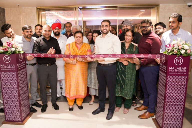 Malabar Gold & Diamonds opens a new showroom at Rajouri Garden, 7th in Delhi.