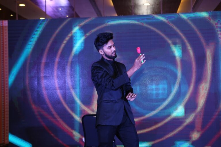 Visionary Magician Transforms Corporate Events: Grand Success for Industry Giants.