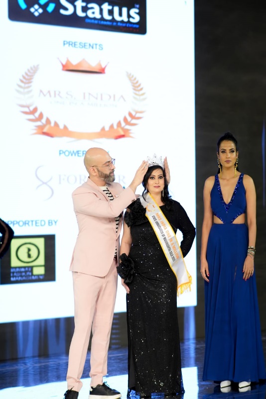 Aarti Dahiya, Architect at Global Bank, Pune won Mrs Maharashtra State Ambassador.