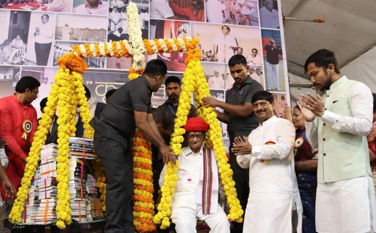 Dhareshwar Vidya & Krida Pratisthan honored Sharad Pawar with Granth Tula on the occasion of Pratisthan’s Silver Jubilee Year