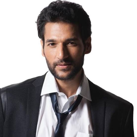 Acclaimed Actor, Emcee, and Life Coach Umesh Pherwani Continues to Make Waves in the Entertainment Industry