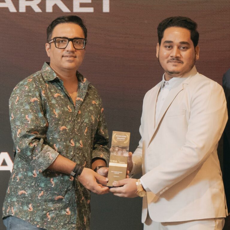 Ashneer Grover Awards Aniket Nemade Best Stock Market Mentor.