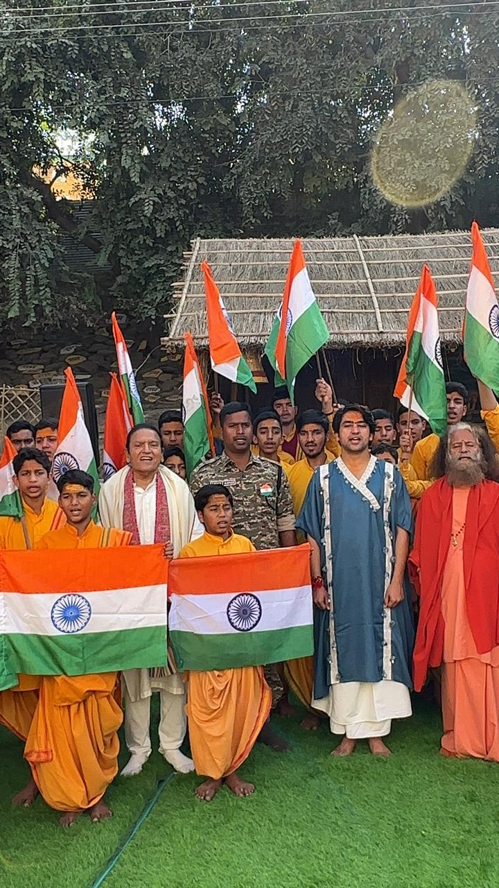 Dr. Dinesh Shahra and Dhirendra Shastri Inspire Change Through Spiritual Discourse at Mahakumbh