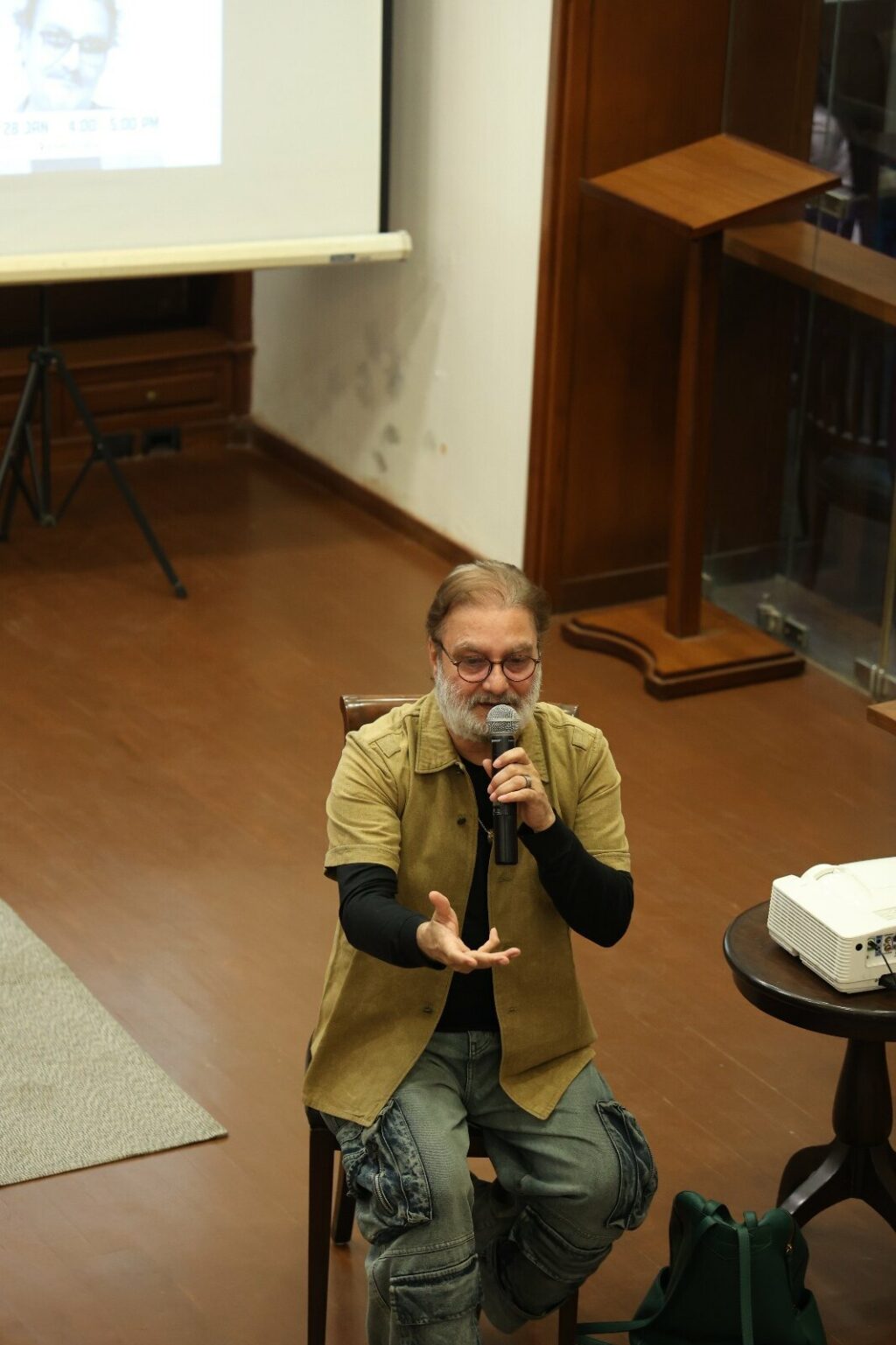 Vinay Pathak at Kala Ghoda Arts Festival: “Like the Maha Kumbh of Art – A Must-Visit with Family”