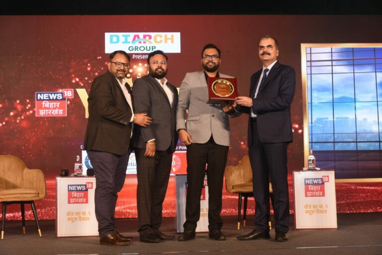 Abhishek Bharti Honored with Young Achiever Award for Launching Oqart.com