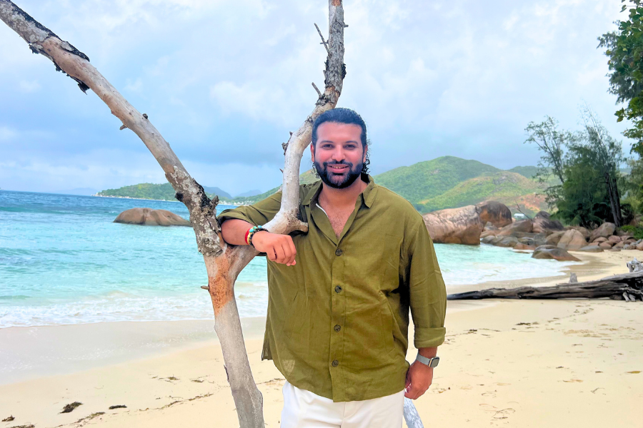 The Celebrity Medium Everyone Trusts – Why Psychic Medium Daksh Is in Demand