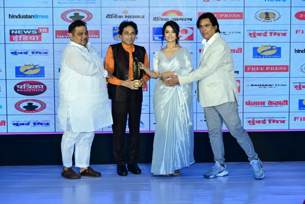“Yaadon Ke Gubbare” by Dipak Desai Wins Best Book of the Year at Dadasaheb Phalke Indian Television Awards 2025