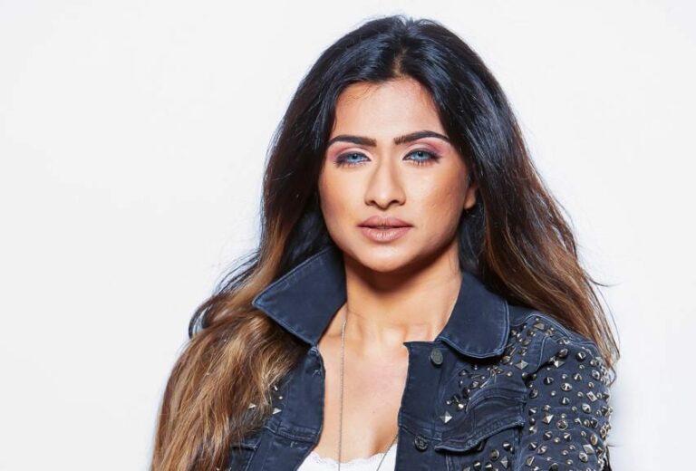 Reewa Rathod Receives Deenanath Mangeshkar Puraskaar for Excellence in Indian Music