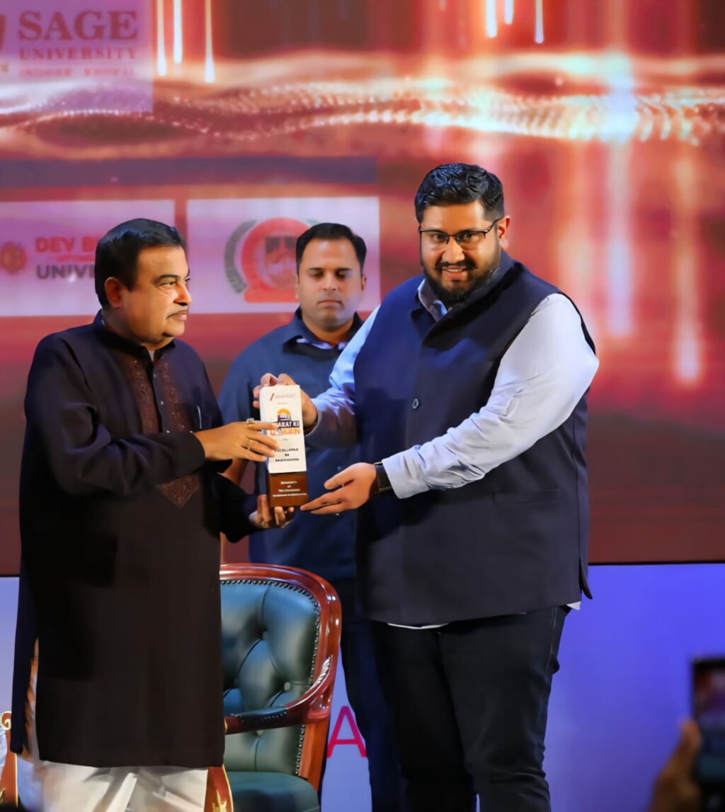 Vijayan Trishul Defence Solutions Founder and Managing Director Sahil Luthra Felicitated by Shri Nitin Gadkari at Zee  ‘Bharat Ki Udaan’ for Defence Innovation