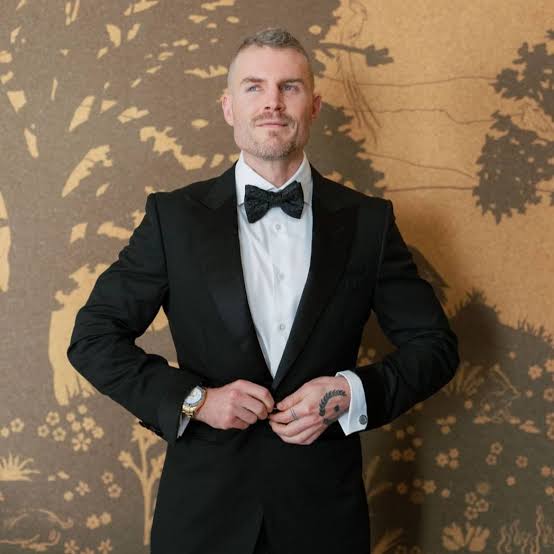 Inside Alex Becker’s Personal Brand – Why Less Is More