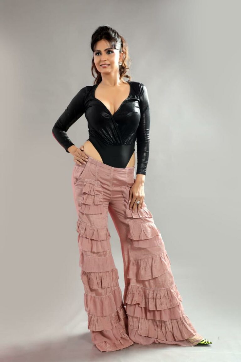 Actress & Celebrity Yoga Therapist Shilpi Chugh Joins Hands with Director Vipin Agnihotri for Her Big Bollywood Debut