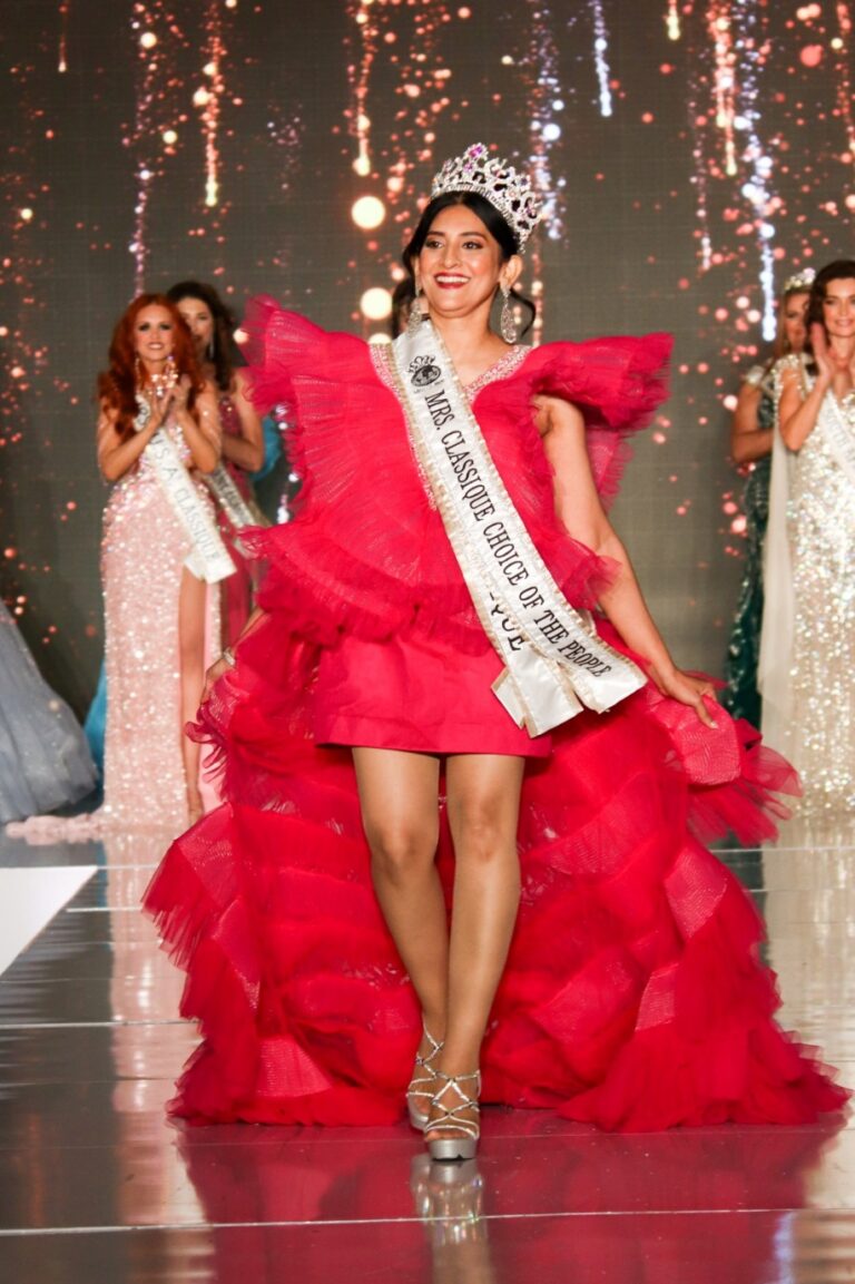 Sharada Narayanan wins  “Mrs. Classique Globe – Choice of the People” Award 2025 in Palm Springs, California
