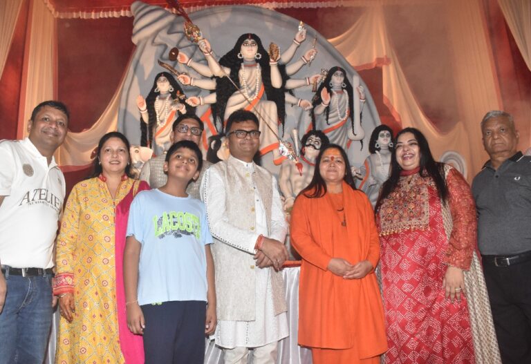 Dr. Anil Kashi Murarka inaugurated the pandal for the Shri Shat Chandi Maha Yagya