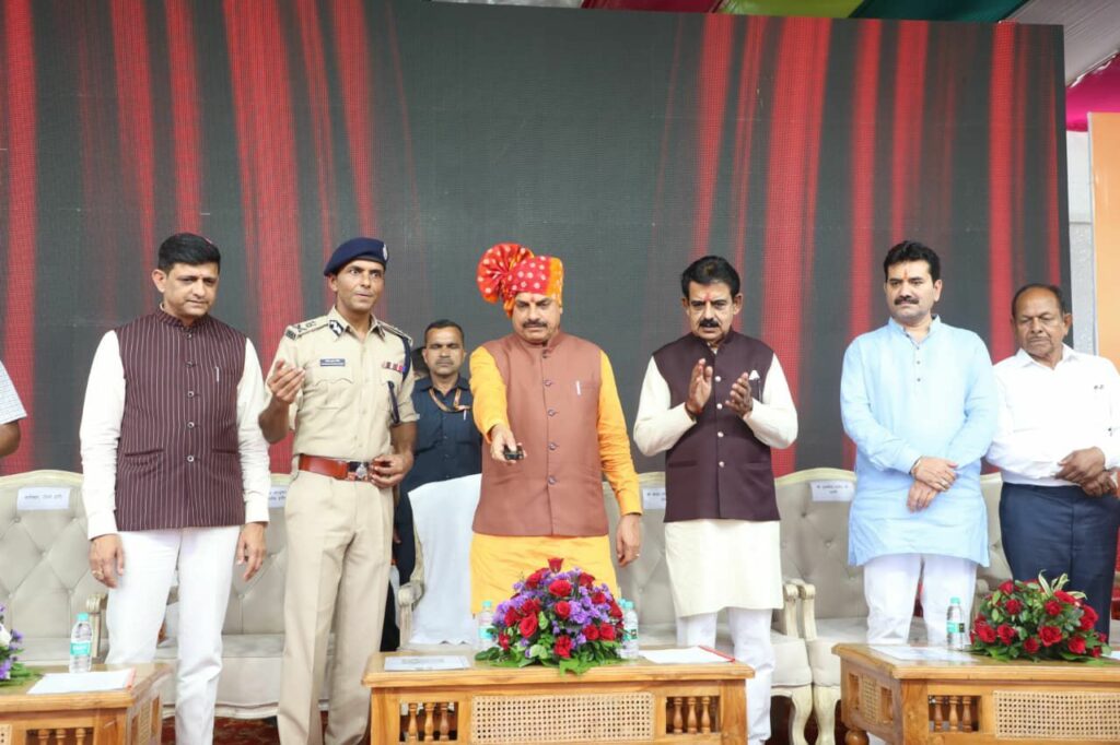 Indore Police Commissionerate Becomes First to Launch AI Chatbot ‘Safe Clicks’  in Madhya Pradesh