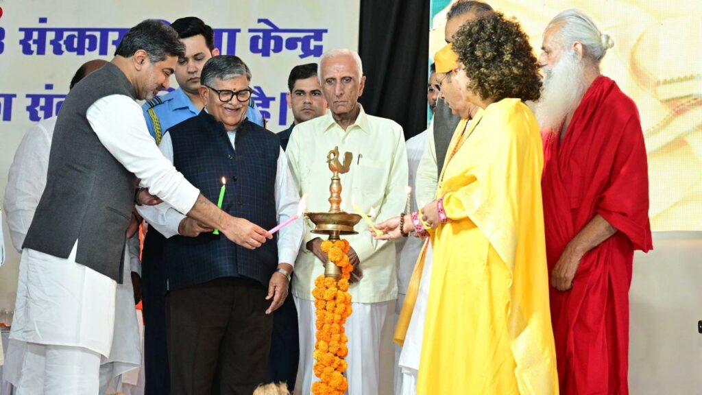 Dr. Abhishek Verma became a powerful message of Sanatan, praised by Sadguru Sudhanshu Maharaj