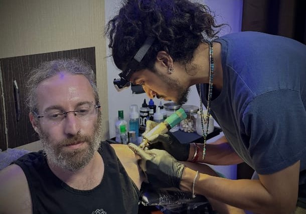 Israeli Music Producer Omer Goren Finds His Spiritual Rhythm in Pushkar with Tattoo Artist Jimmy Kalyana
