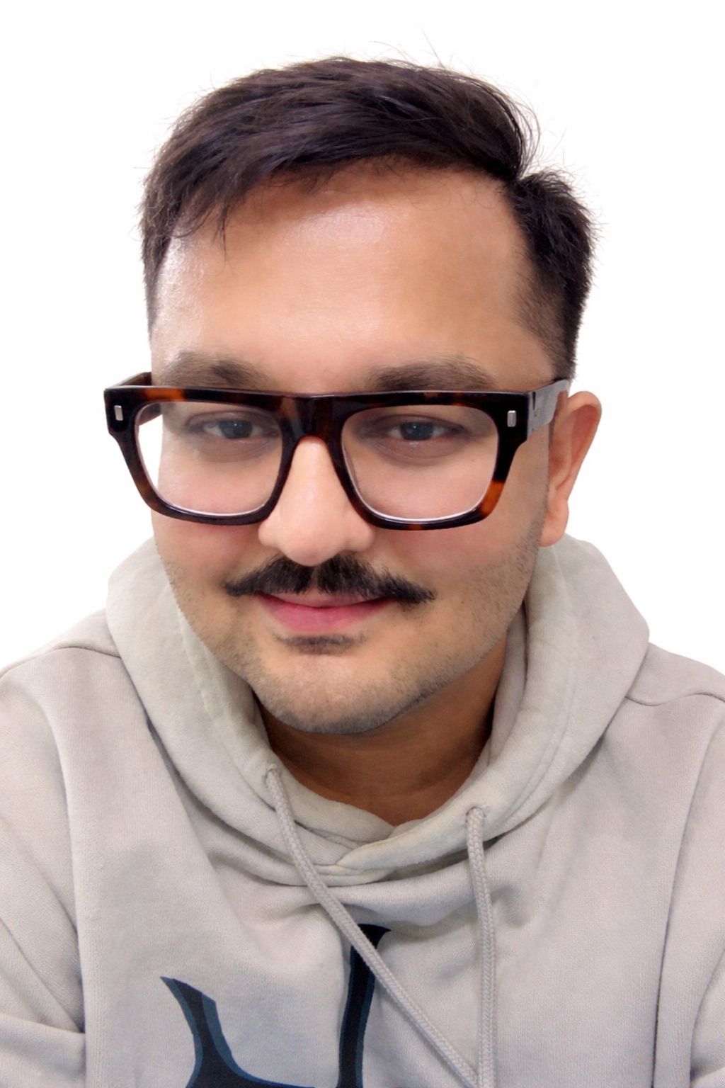 IIT Delhi Student Karthik Agarwal from Kanpur Secures UPSC Rank 1923, Brings National Recognition to the City