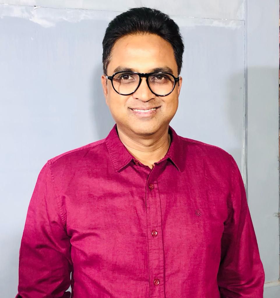 Dr. Om Shandilya (Apurva): A 30-Year Authority in Vedic & Medical Astrology Blending Ancient Wisdom with Scientific Insight