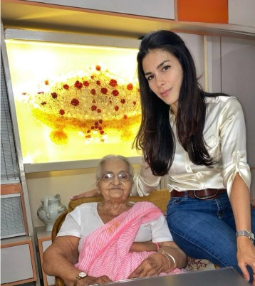 Namrata Shroff Curates A Passion Blossoms: A Rare Showcase of 100-Year-Old Artist and Grandmother Nalini Mehta