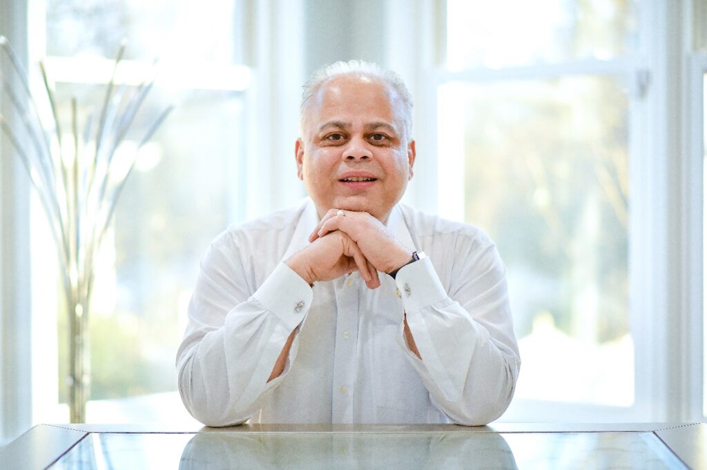 An Indian-Origin Leadership Voice Is Gaining Global Attention — Without Chasing the Spotlight