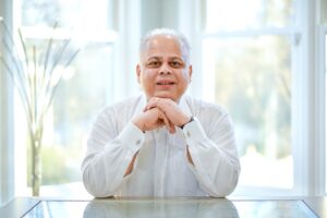 An Indian-Origin Leadership Voice Is Gaining Global Attention — Without Chasing the Spotlight