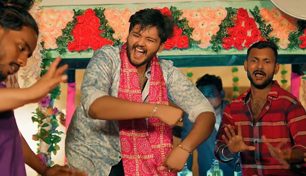 A new Bhojpuri song, “Hamar Koi Ka Kariye,” is released, featuring Ashutosh Thakur.