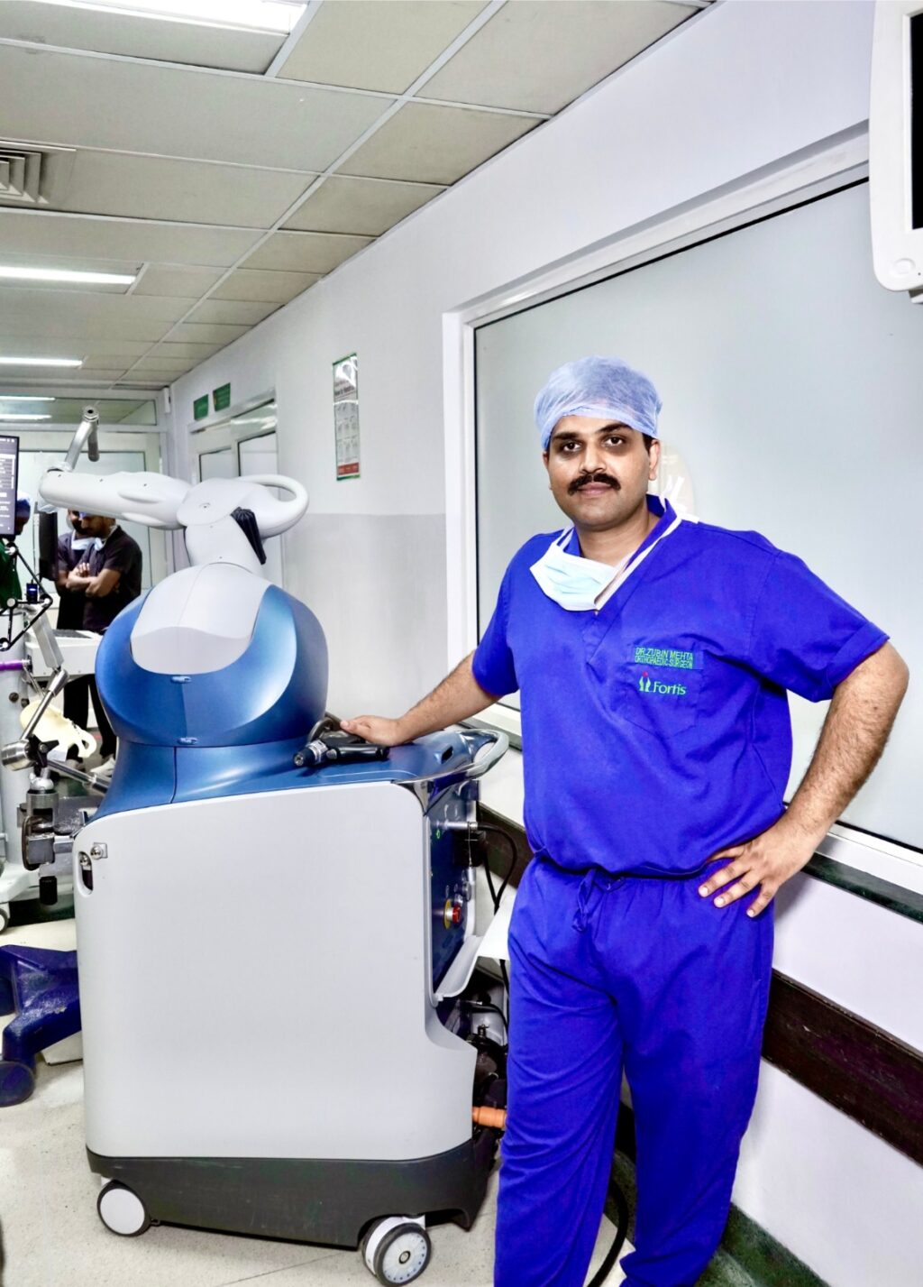 Dr. Zubin Mehta Performs Region’s First Robotic Total Hip Replacement Surgery