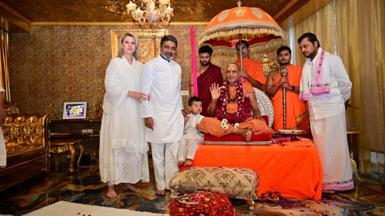 Shankaracharya Swami Sadanand Saraswati Visits Dr. Abhishek Verma, Blesses Family and ShivSena Leadership