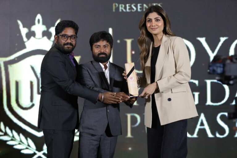 100 Yards Constructions & Consultancy Pvt. Ltd. Honoured with ‘Udyog Yogdaan Puraskar’ by Shilpa Shetty