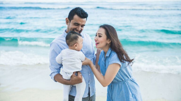Choosing Family Health Insurance in India: A Simple Checklist for Couples, Kids, and Parents