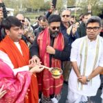 Historic “Prayer for Global Peace” Ganga Aarti Held on River Thames by Two Holy Men and Over 250 Devotees