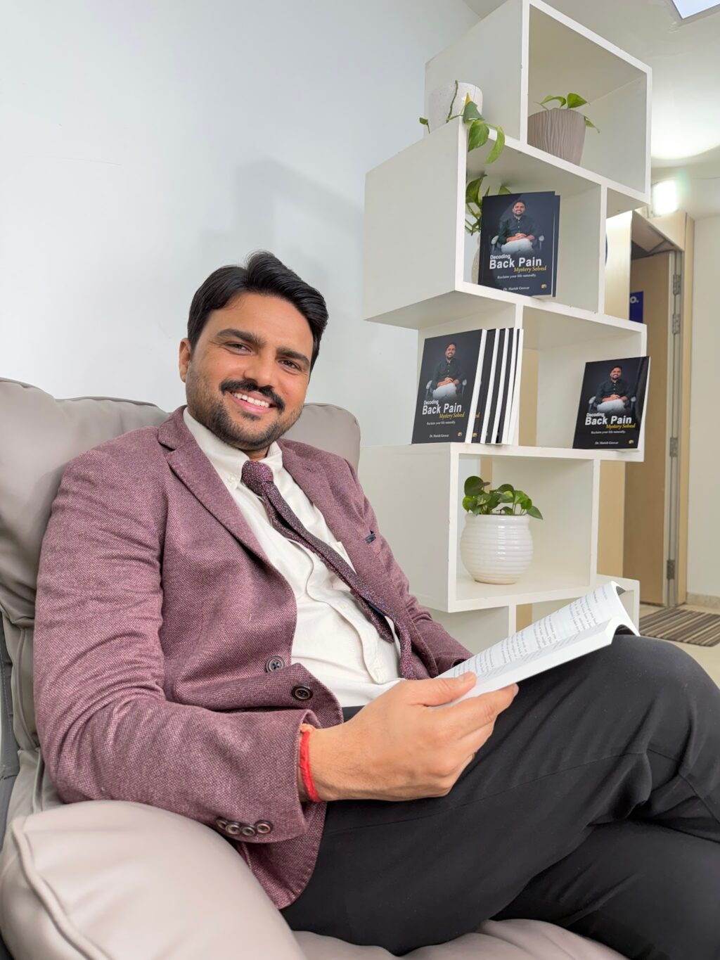 Why Reverse Walking Could Reverse Your Knee Degeneration – By Dr Harish Grover