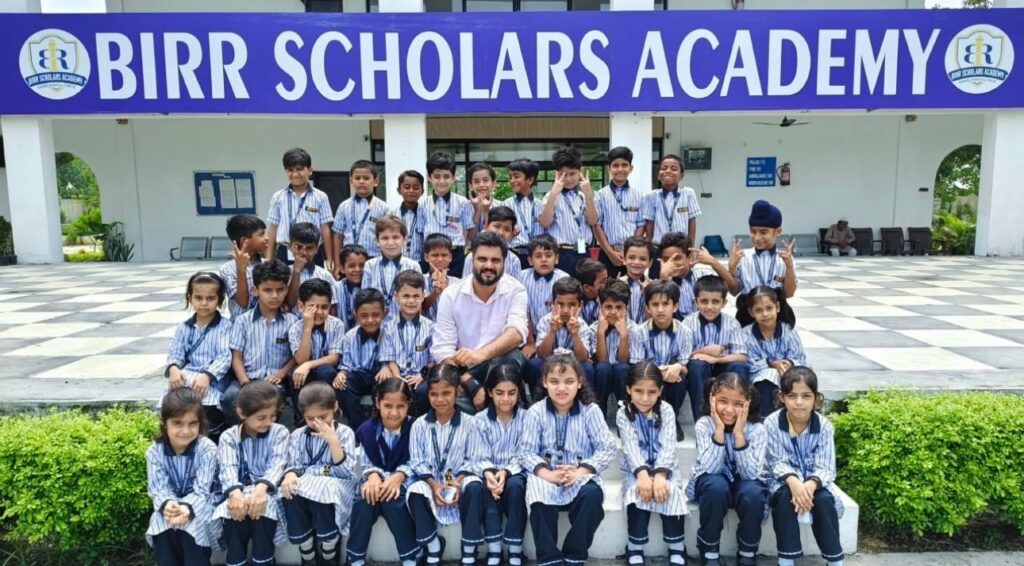 Muqarrab Hadi: Freedom Fighter’s Grandson Who Left a Big Job Abroad – This Teachers’ Day