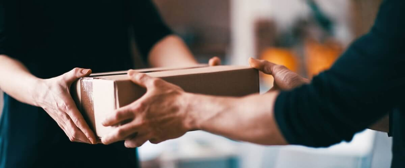 How Weighing Your Box Affects the Cost of a Parcel from UK to India