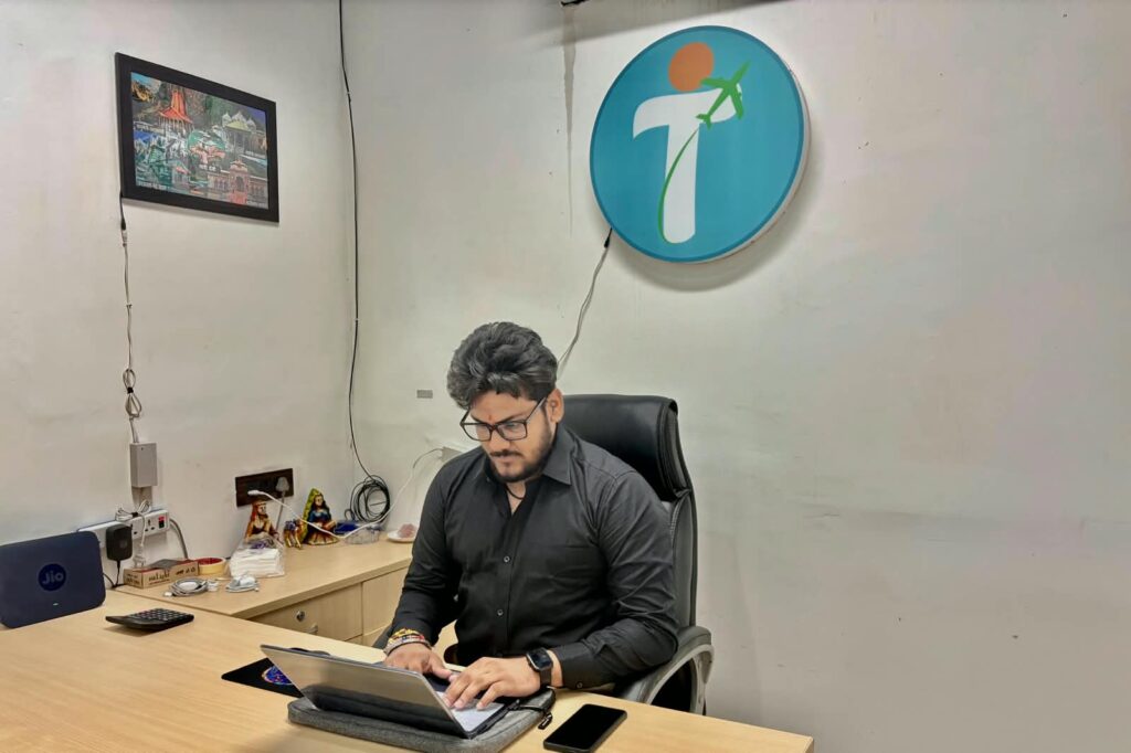 From Setbacks to Building a Travel Brand: How Yash Khanduri Built TOURSNAPS India From Scratch