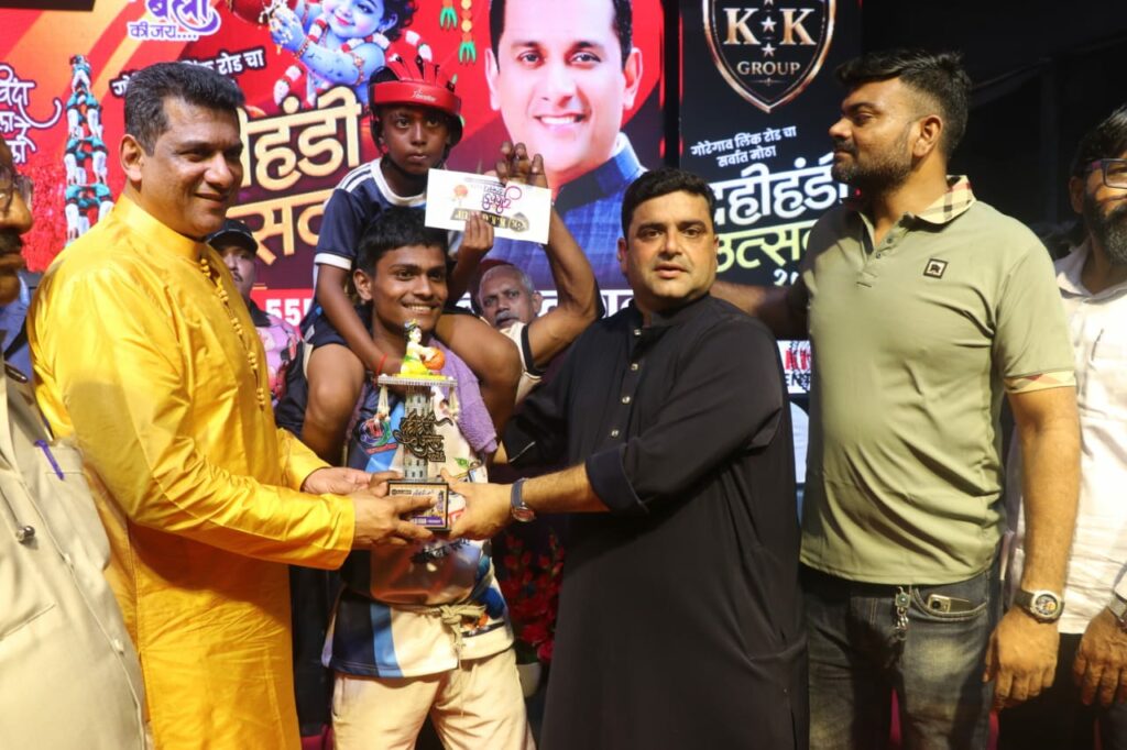 KK Group’s Khalid Khan Dahi Handi in Mumbai Sets Example of Hindu Muslim Brotherhood Unity, Over 50 Govinda Pathaks Compete for Rs 5.55 Lakh Prize