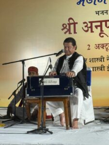 Lal Bahadur Shastri National Memorial Trust Hosts Bhajan Sandhya on Shastri Ji’s 122nd Birth Anniversary