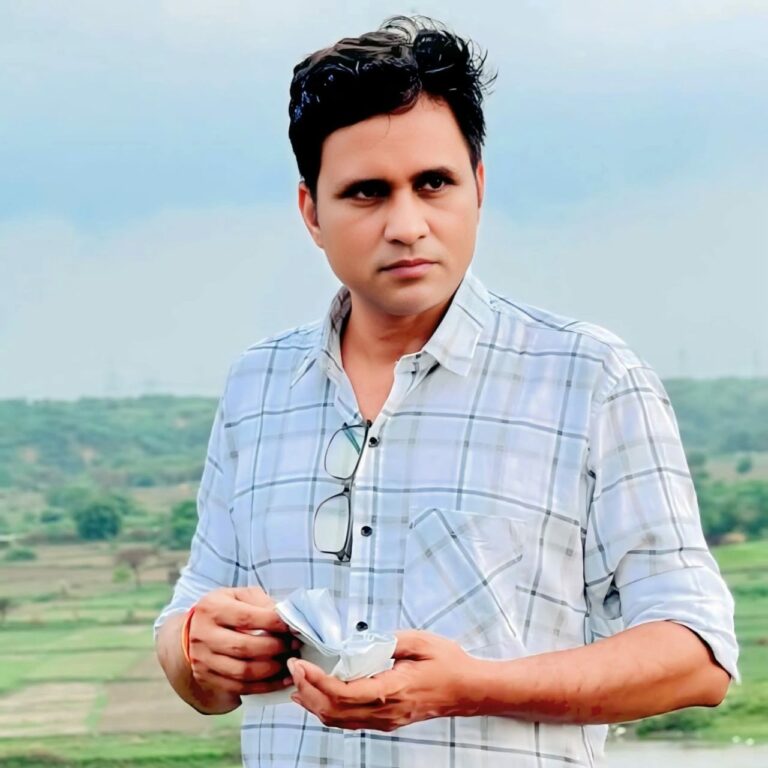 Announcement of the Hindi film “Sanoj: Tanha Safar,” based on the life struggles of film director Sanoj Mishra—revealing the bitter truth